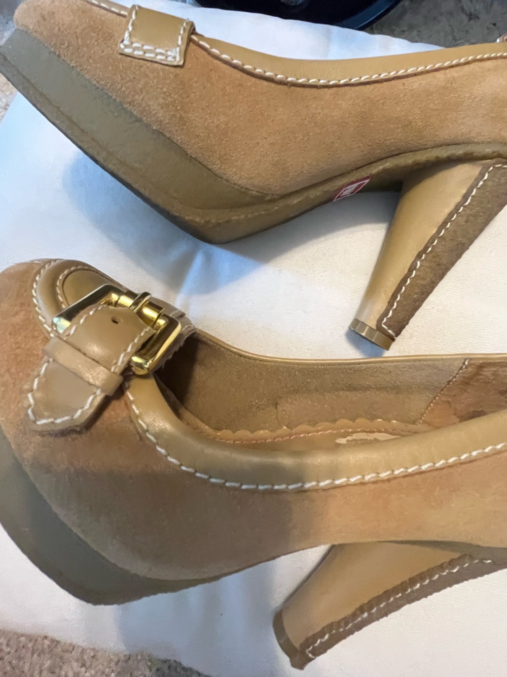 Betsey Johnson XOX Betseyuille Leather & Suede Platform Pumps with Gold Buckl - Picture 6 of 11